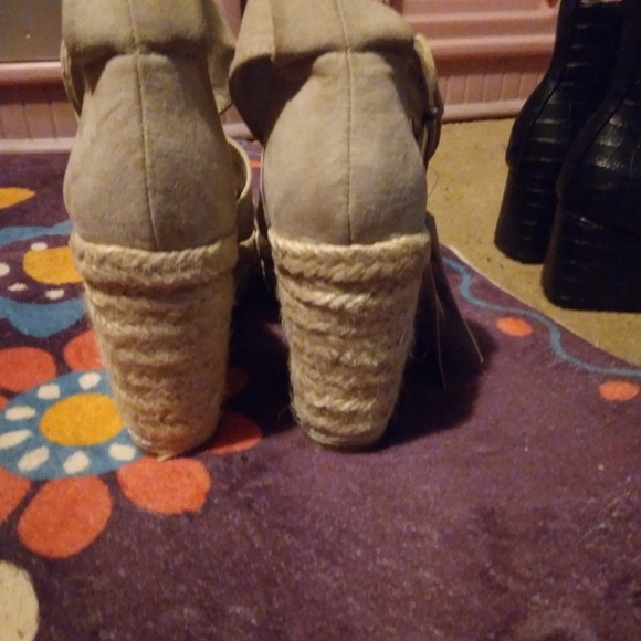 Wedges - Picture 1 of 3